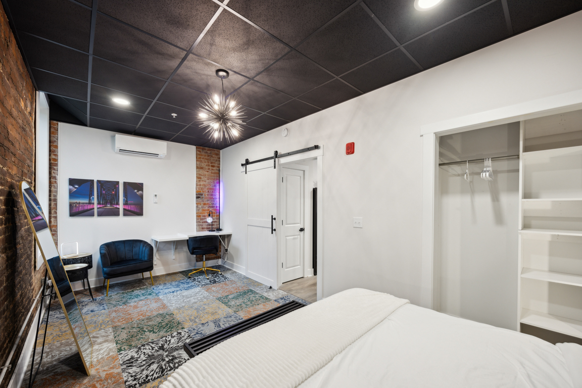 The Thunder Over Louisville Suite Bedroom and Closet, Louis X, Louisville, KY