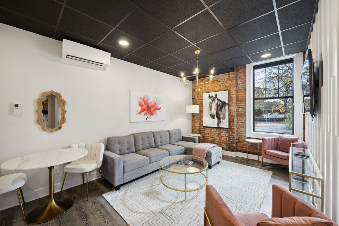 Kentucky Oaks Suite Living Room 1, Louis X, Louisville, KY