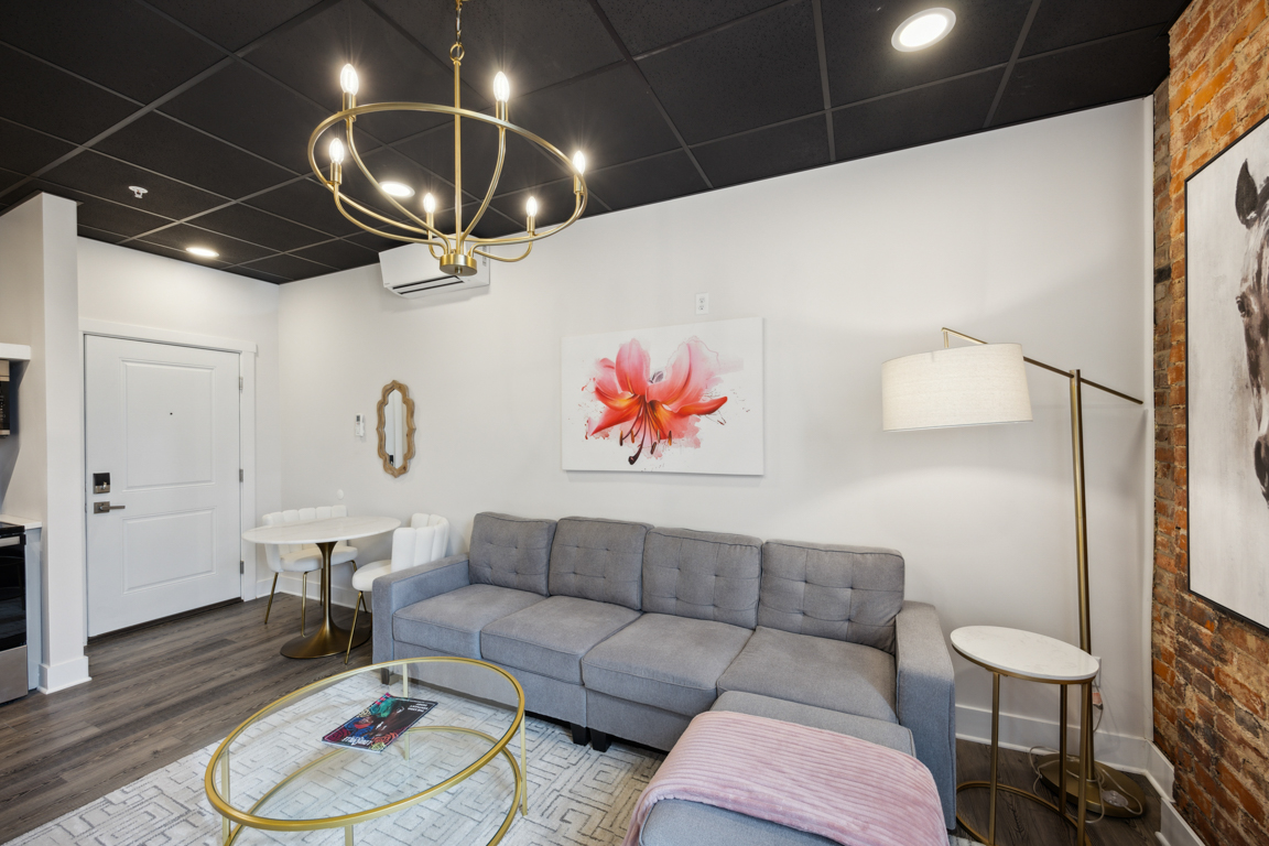 Kentucky Oaks Suite Living Room 2, Louis X, Louisville, KY