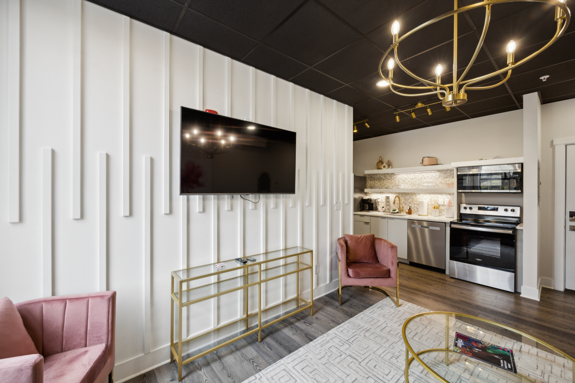 Kentucky Oaks Suite Living Room and Kitchen 3, Louis X, Louisville, KY