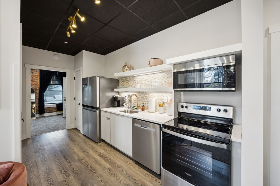 Kentucky Oaks Suite Kitchen, Louis X, Louisville, KY