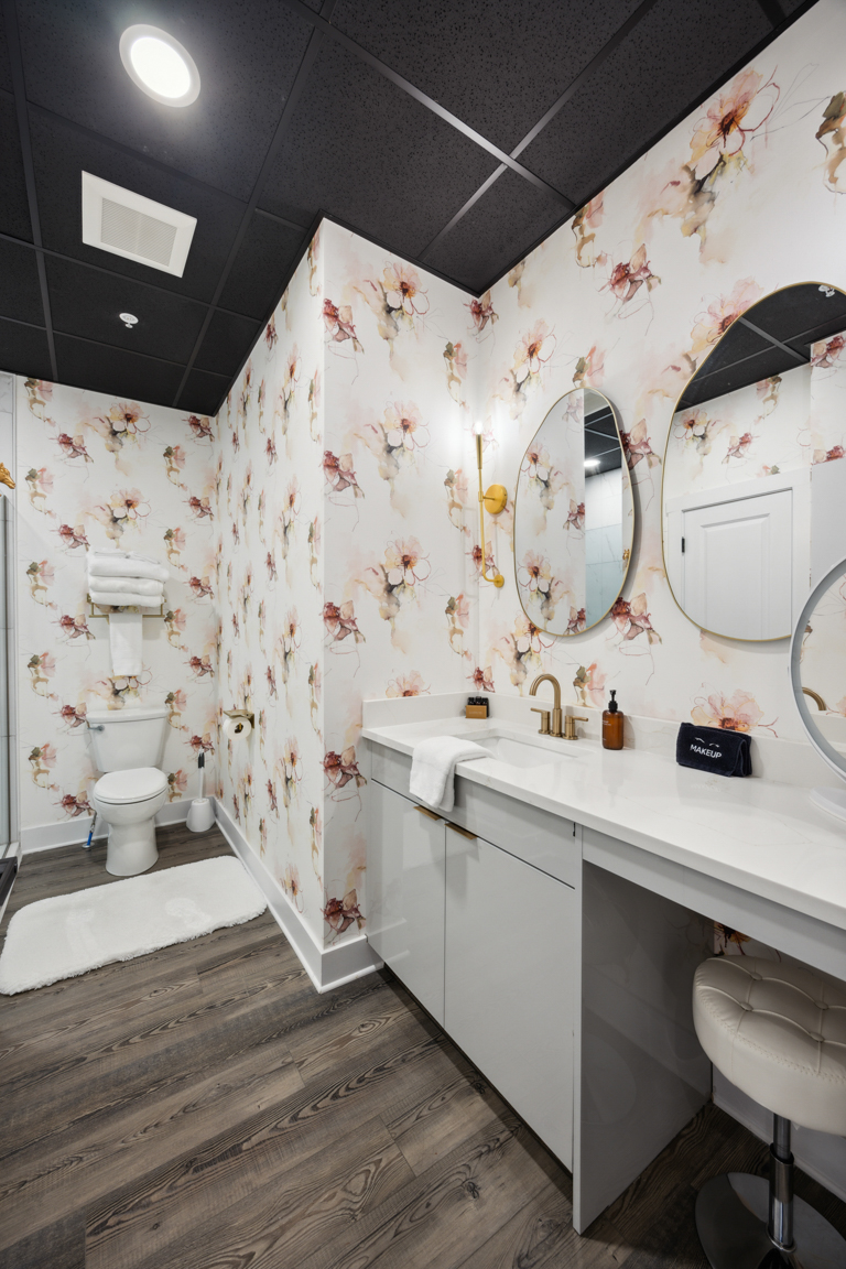 Kentucky Oaks Suite Bathroom 2, Louis X, Louisville, KY