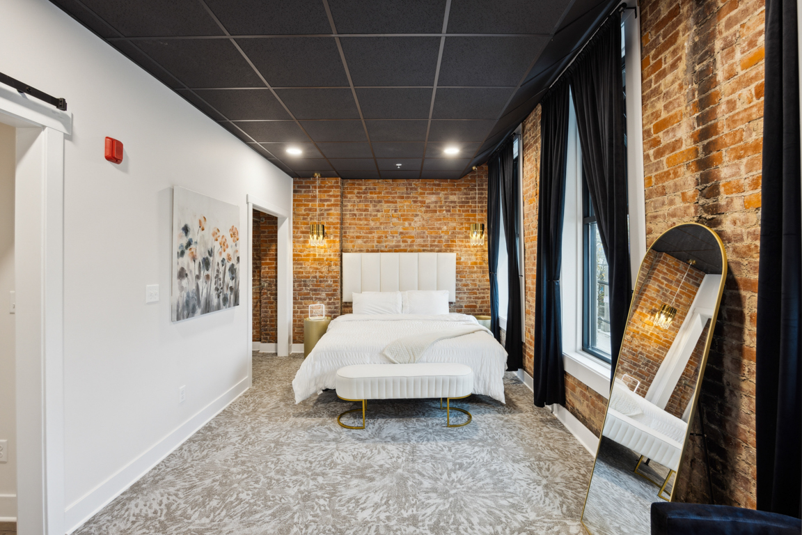 Kentucky Oaks Suite Bedroom 2, Louis X, Louisville, KY