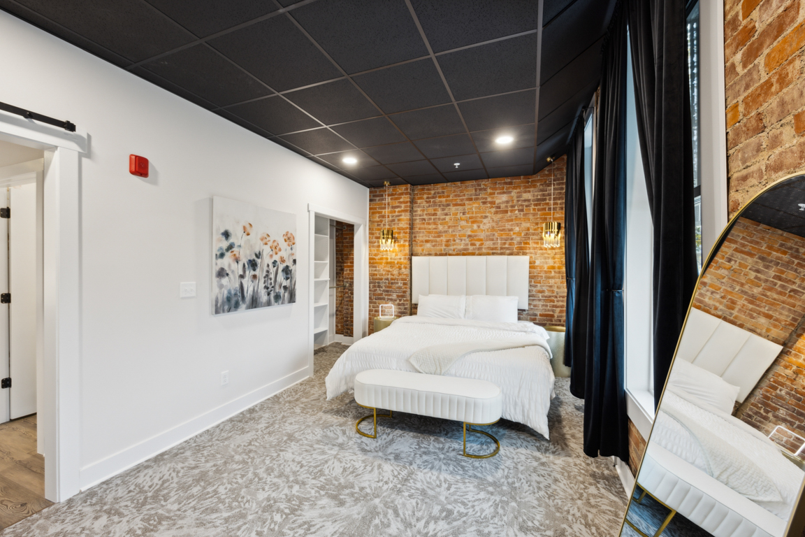 Kentucky Oaks Suite Bedroom 3, Louis X, Louisville, KY