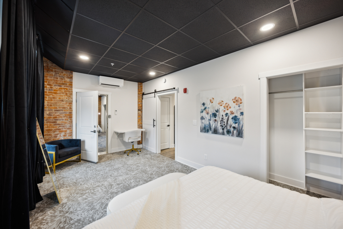 Kentucky Oaks Suite Bedroom 4, Louis X, Louisville, KY