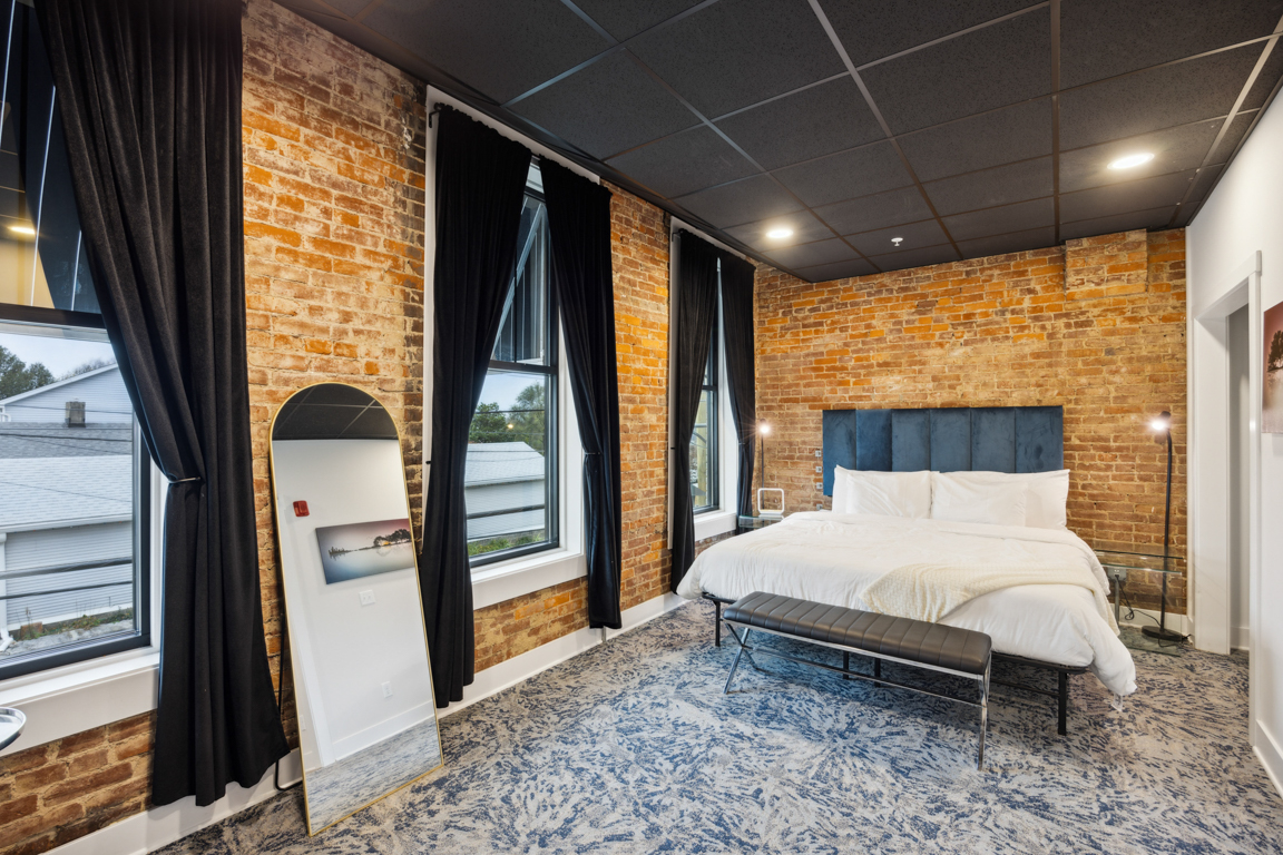 Kentucky Oaks Suite Second Bedroom 3, Louis X, Louisville, KY