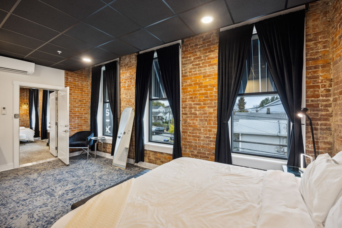 Kentucky Oaks Suite Second Bedroom 4, Louis X, Louisville, KY