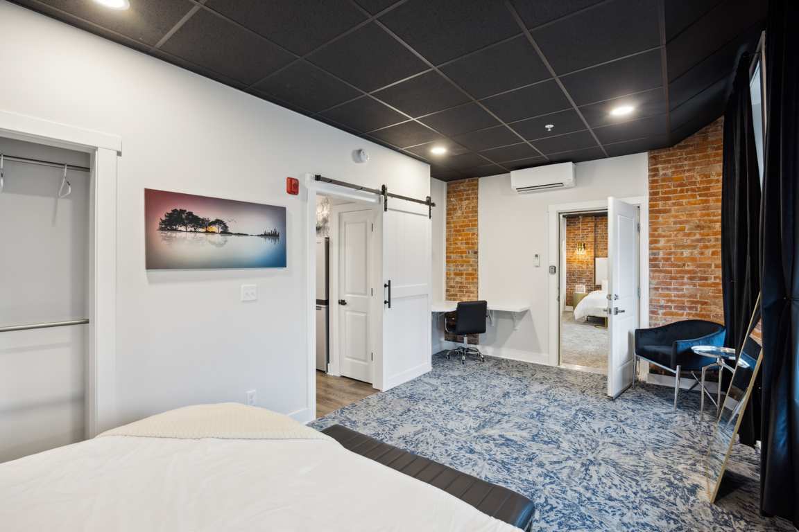 Kentucky Oaks Suite Second Bedroom 5, Louis X, Louisville, KY