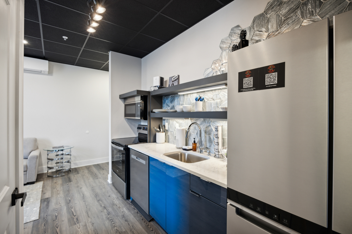 Kentucky Oaks Suite Kitchenette, Louis X, Louisville, KY