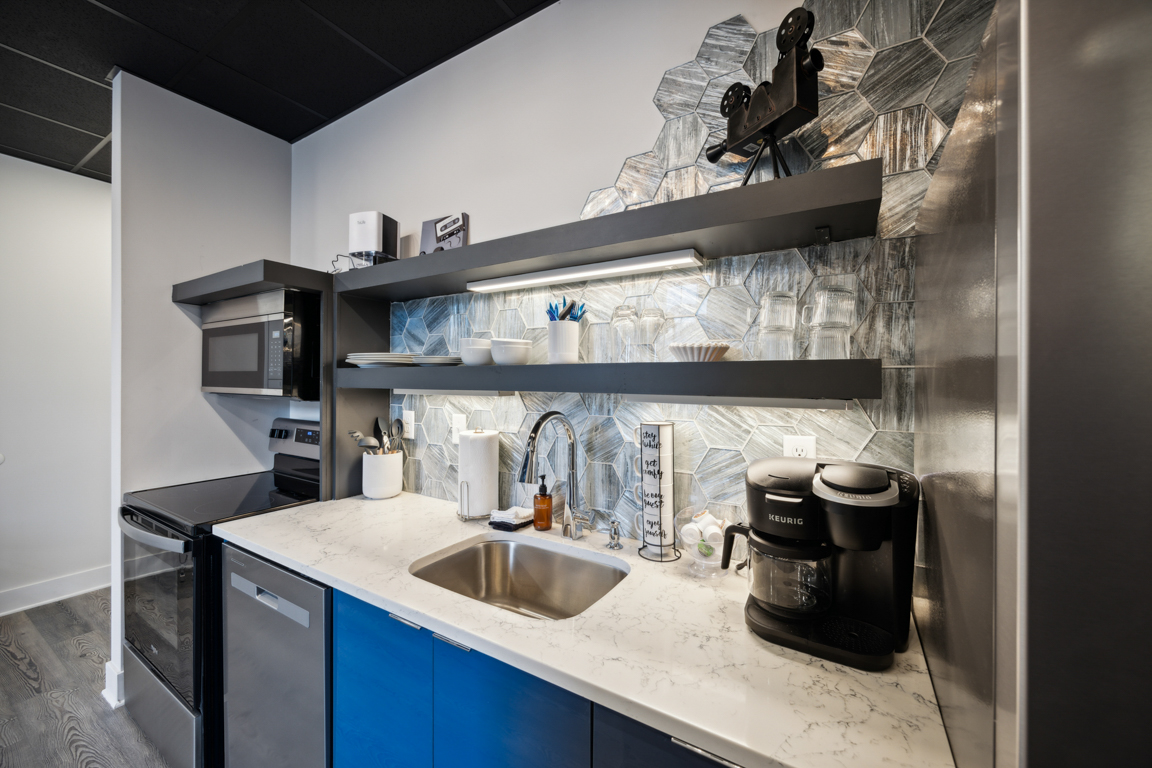 Kentucky Oaks Suite Kitchenette 3, Louis X, Louisville, KY