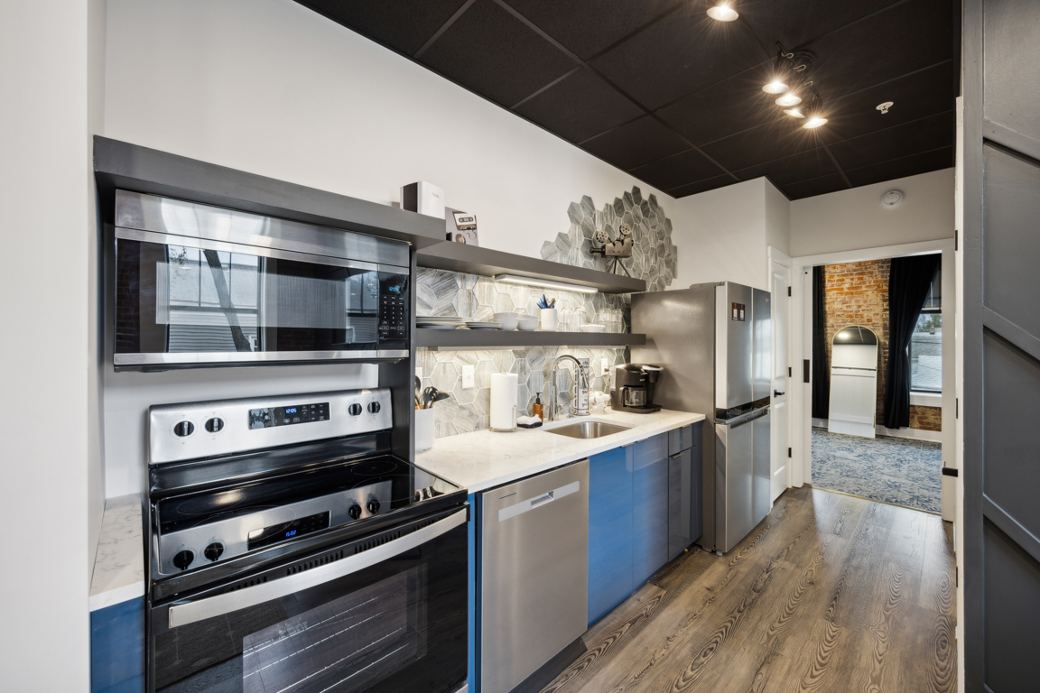 Kentucky Oaks Suite Kitchenette 3, Louis X, Louisville, KY