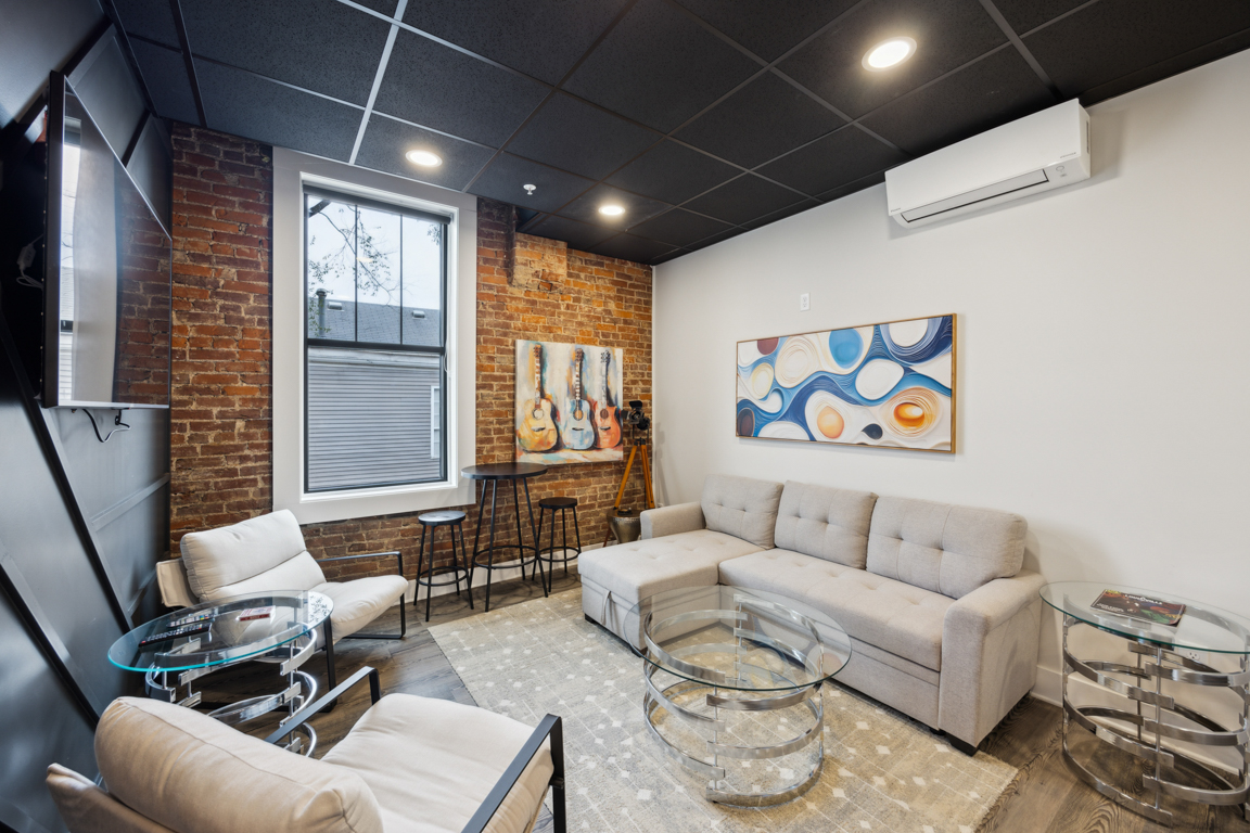 The Entertainment Suite Living Room, Louis X, Louisville, KY