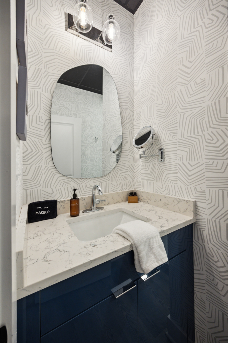 The Entertainment Suite Vanity, Louis X, Louisville, KY