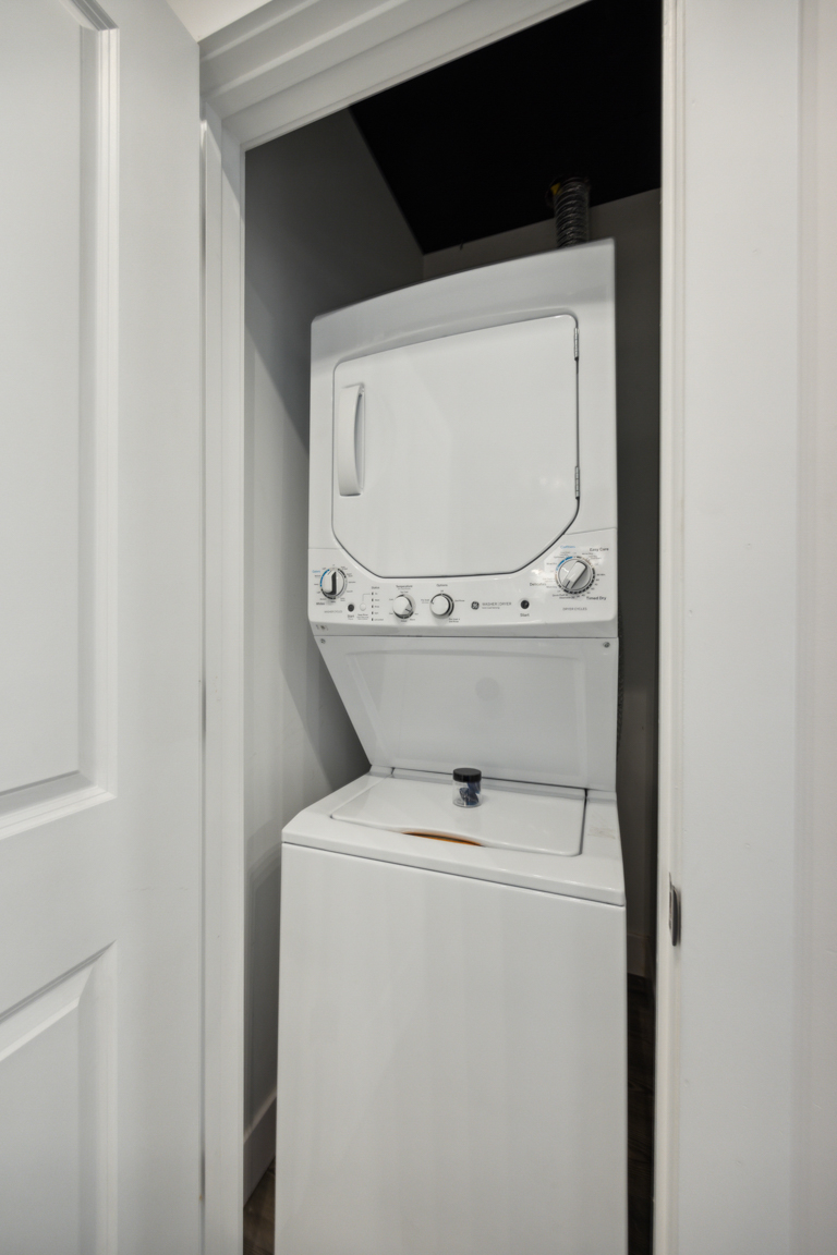 The Entertainment Suite Laundry Facilities, Louis X, Louisville, KY