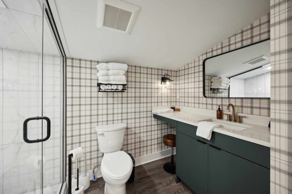 The Kentucky Derby Suite Bathroom Vanity, Louis X, Louisville, KY