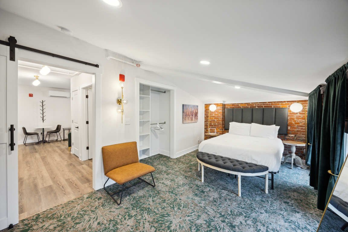 The Kentucky Derby Suite Bedroom and Closet, Louis X, Louisville, KY