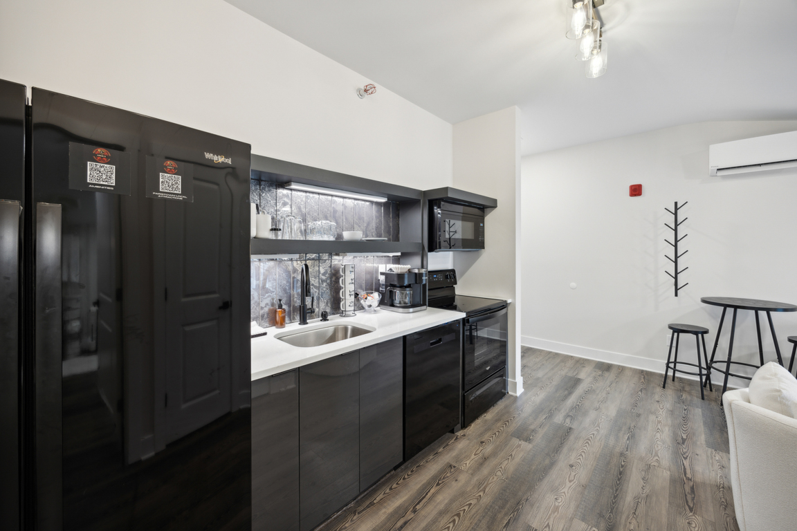The Bourbon Suite Kitchenette 3, Louis X, Louisville, KY