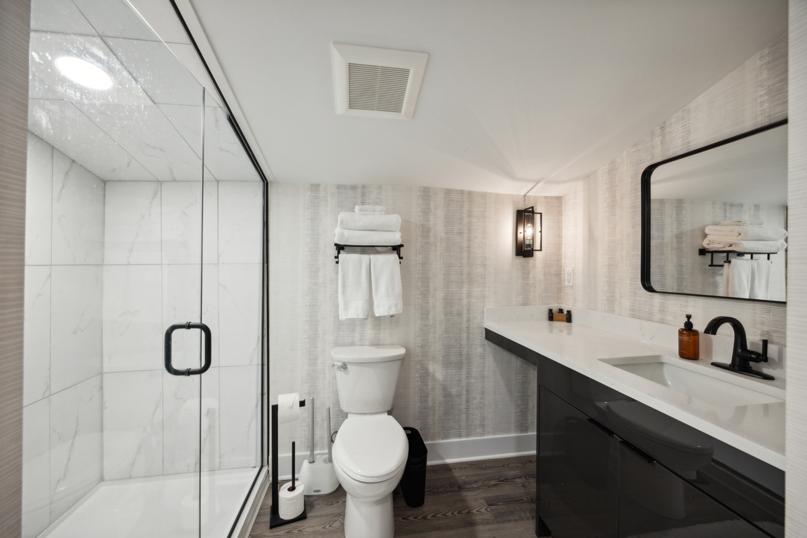 The Thomas Edison Suite Bathroom 2