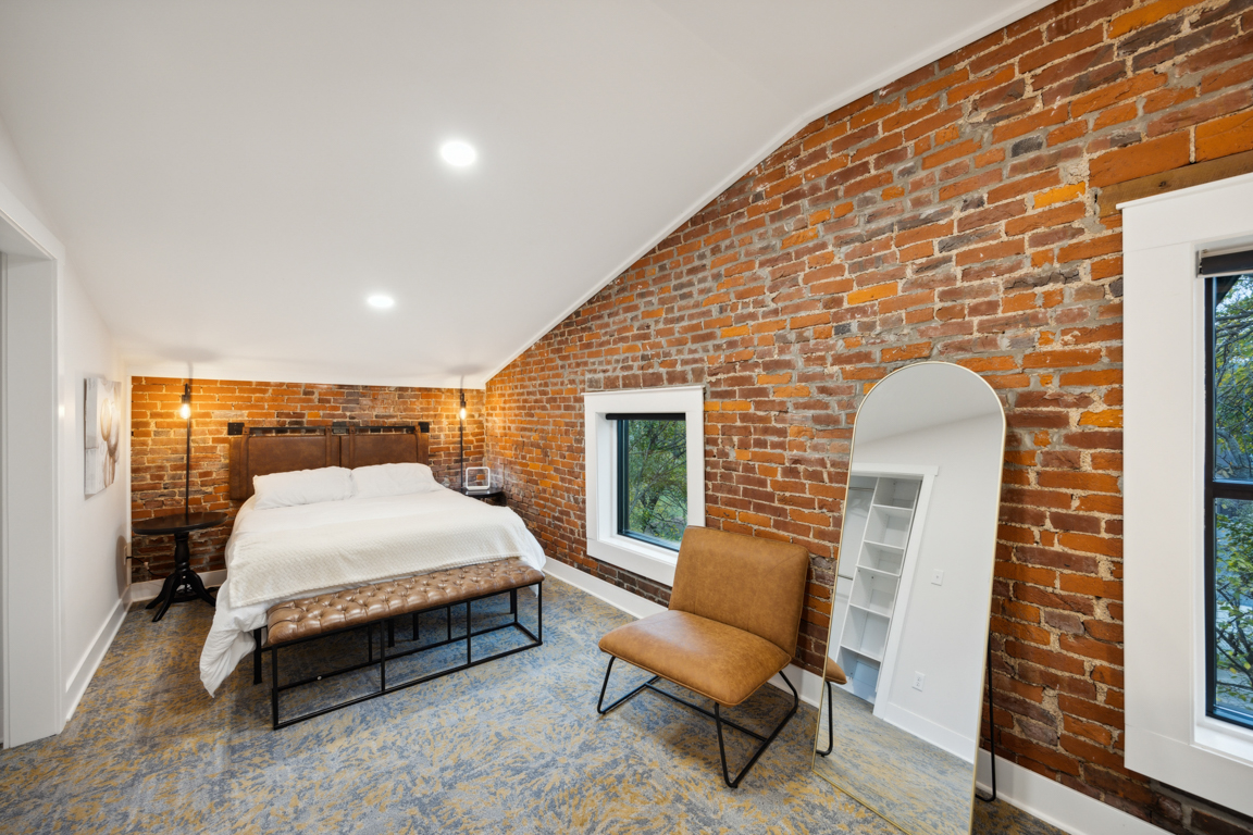 The Thomas Edison Suite Bedroom, Louis X, Louisville, KY