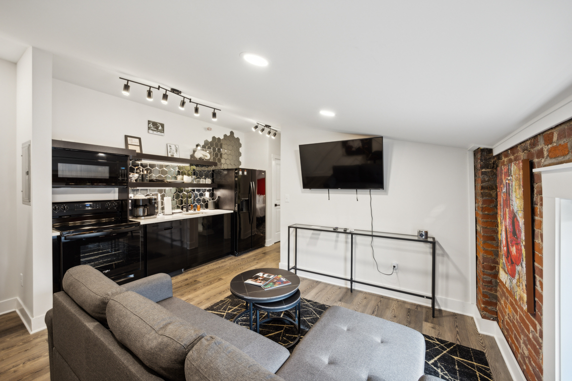 The Muhammad Ali Suite Living Room and Kitchen, Louis X, Louisville, KY