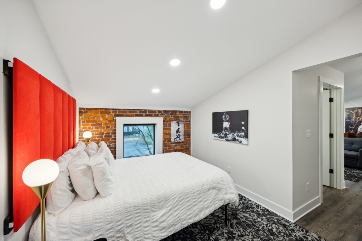 The Muhammad Ali Suite Bedroom, Louis X, Louisville, KY