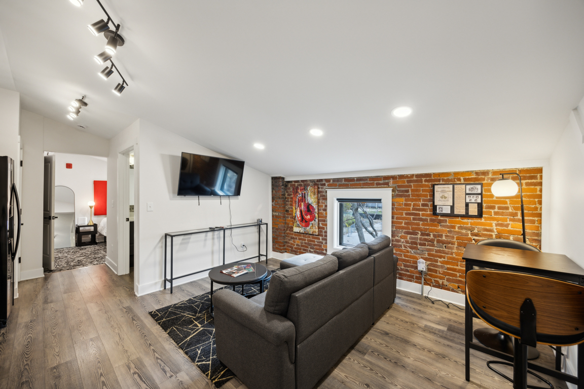 The Muhammad Ali Suite Full Living Room, Louis X, Louisville, KY