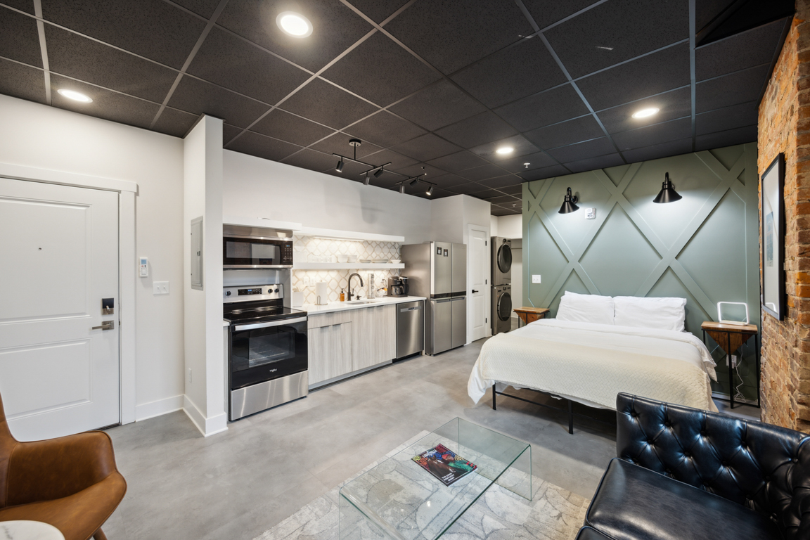 The Louisville Slugger Studio Suite, Louis X, Louisville, KY